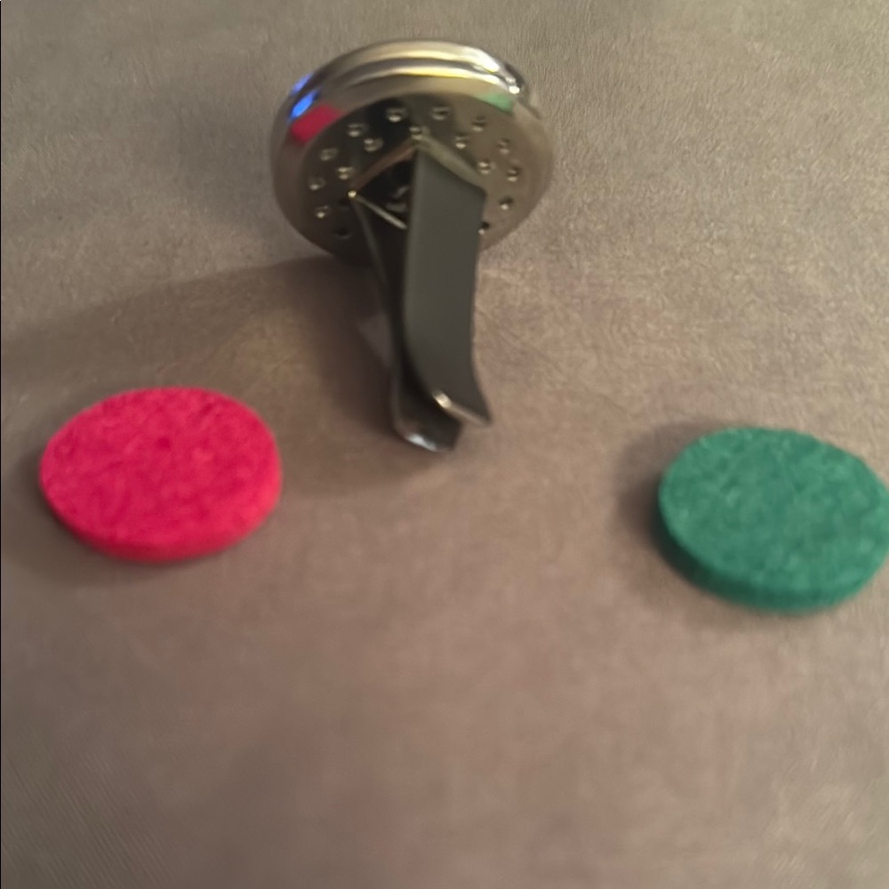 Colorful busting Heart Car Diffuser - Picture 4 of 5